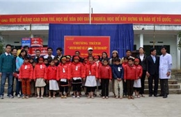 Tặng áo ấm cho đồng bào ba huyện nghèo biên giới Lai Châu